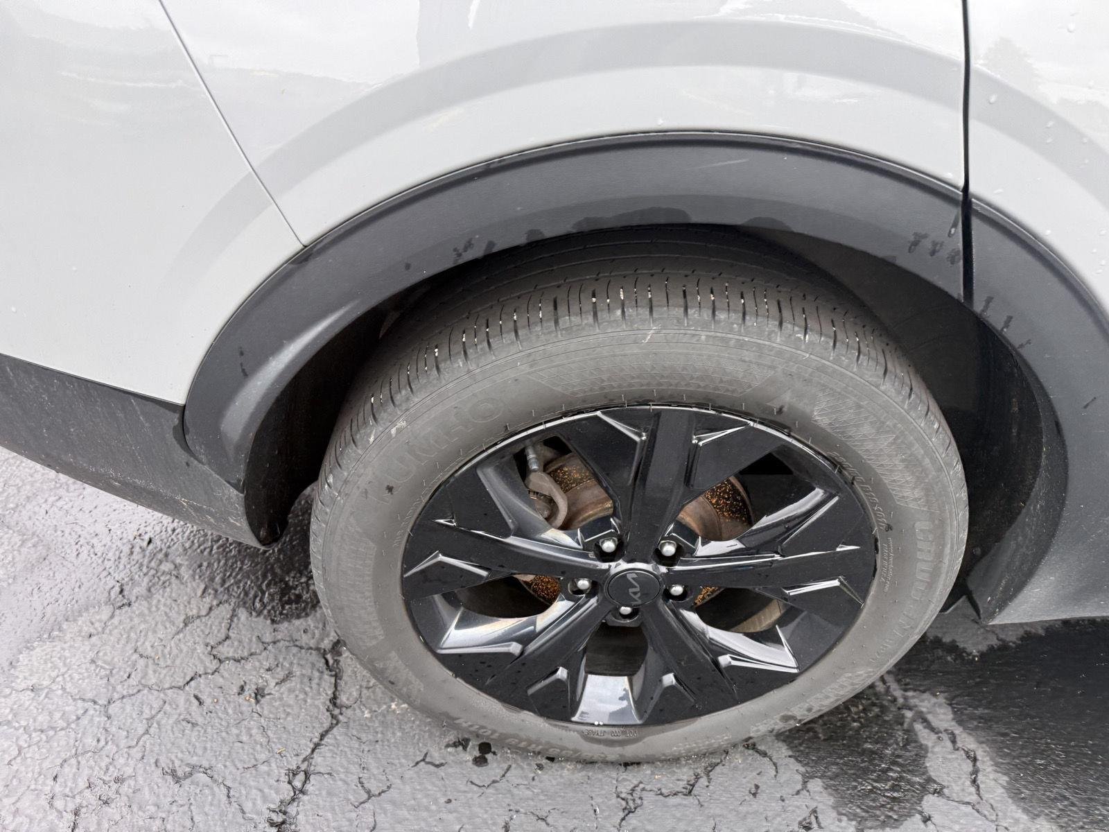 Used 2025 Wolf Gray Kia X-Line image 4