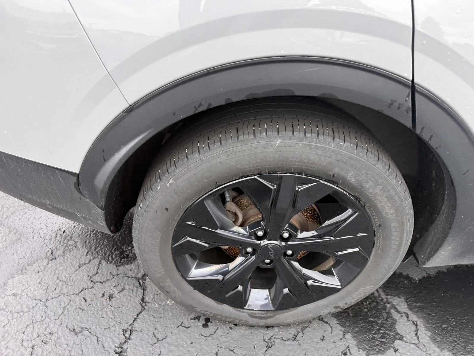 Used 2025 Wolf Gray Kia X-Line image 4