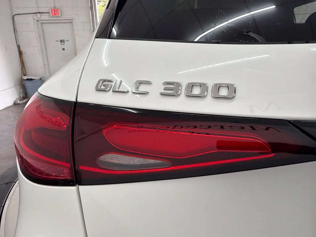 New 2027 White Mercedes-Benz GLC 300 image 10
