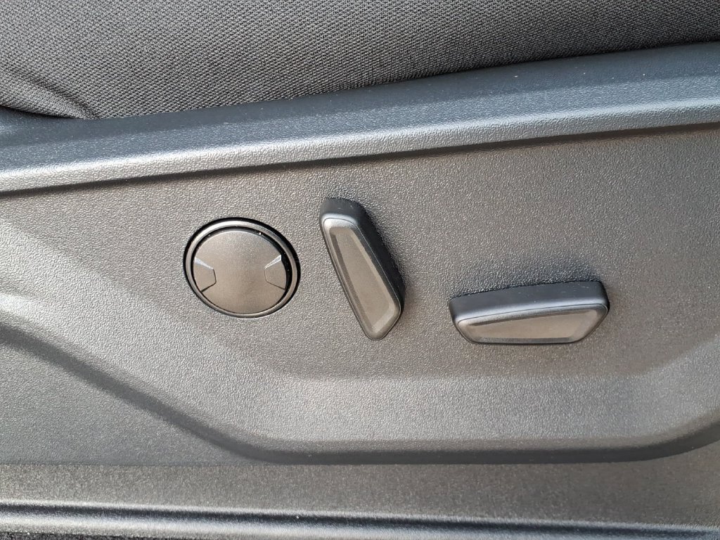 New 2026 Agate Black Metallic Ford XLT image 15