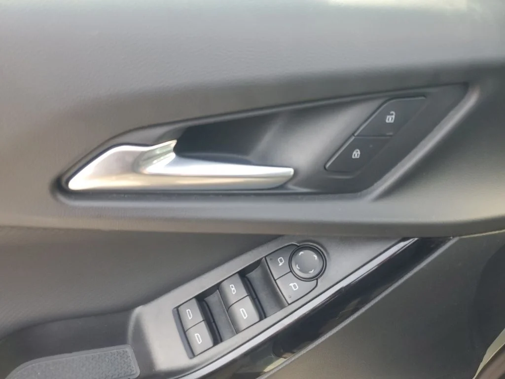 Used 2025 Green Chevrolet LT image 18