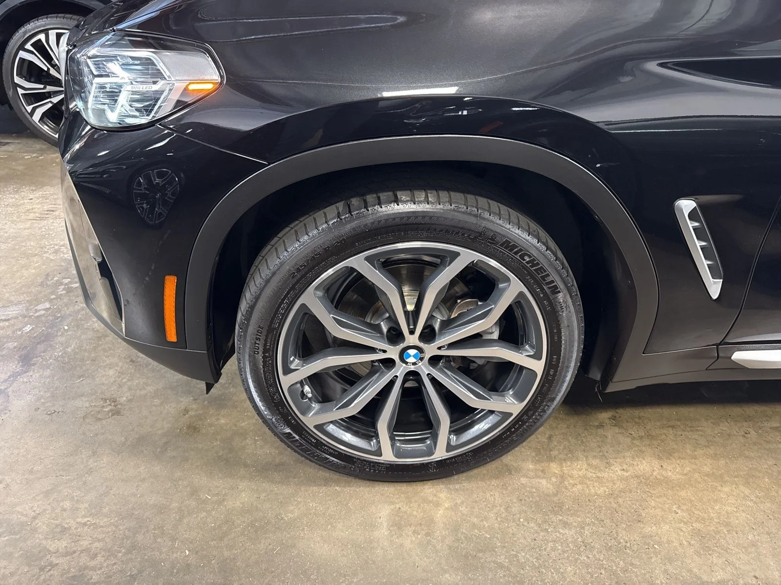 Used 2023 Black BMW xDrive30i image 5