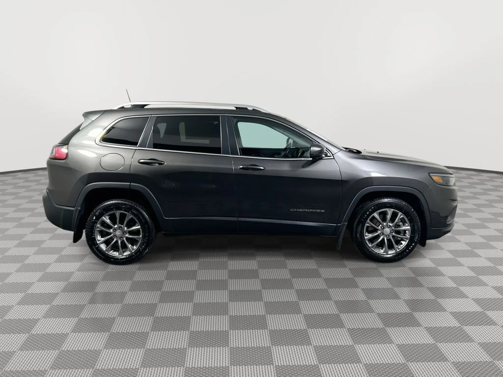 Used 2021 Gray Jeep Latitude Lux image 9