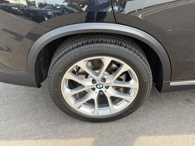 Used 2022 Black Sapphire Metallic BMW xDrive40i image 12