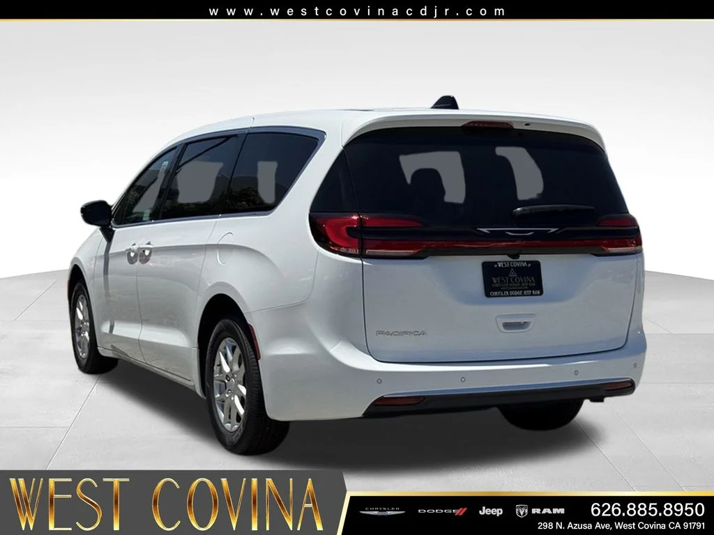 New 2027 Bright White Clear-Coat Exterior Paint Chrysler Select image 10