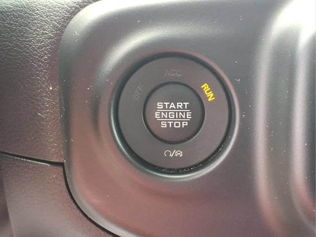 Used 2022  Jeep Unlimited Sport Altitude image 12