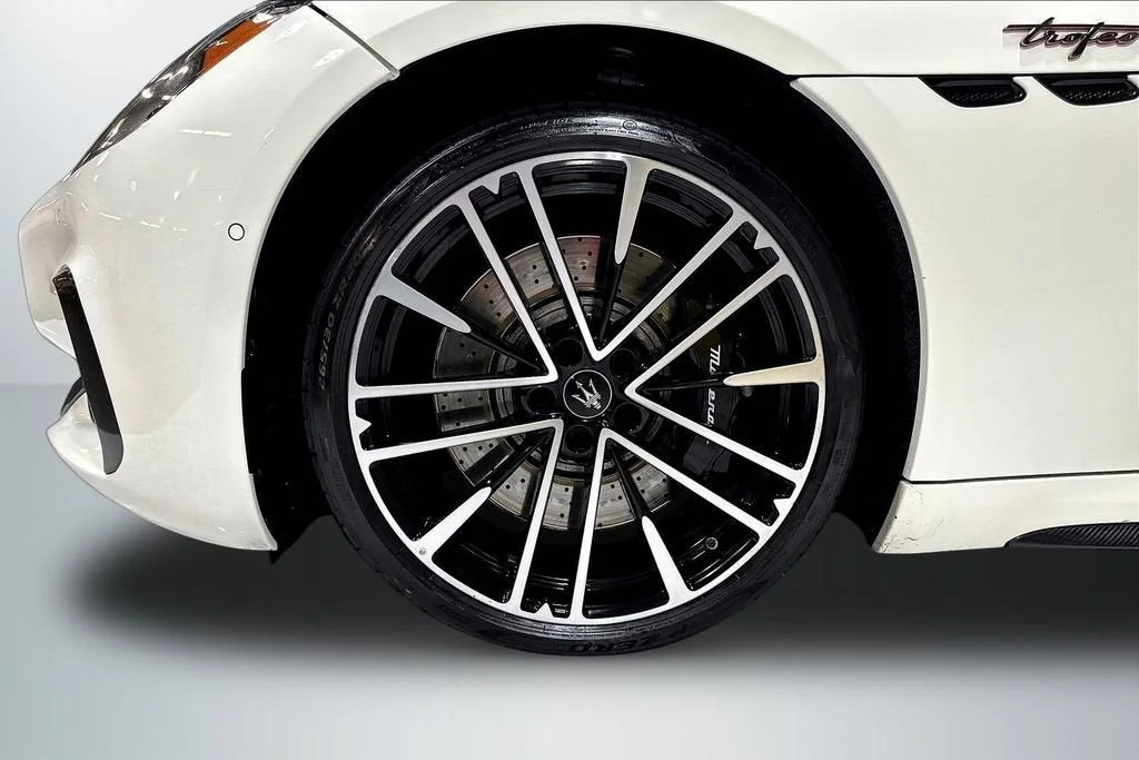 Used 2024 Bianco Solid Maserati Trofeo image 34