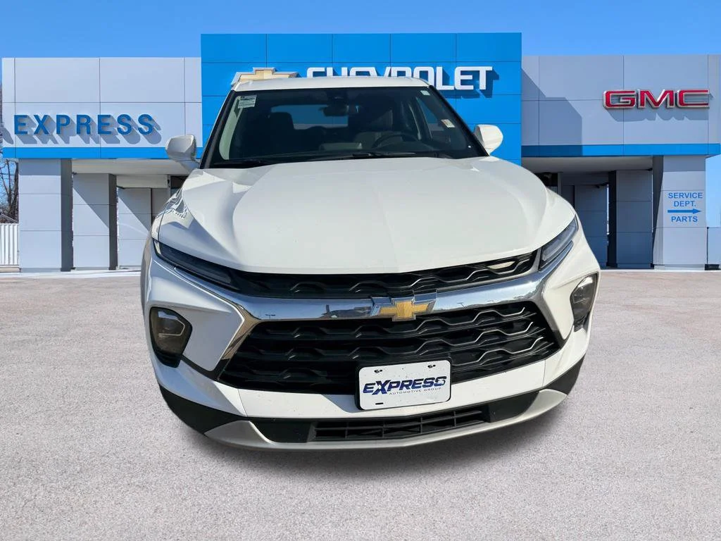 Used 2025 White Chevrolet LT image 6
