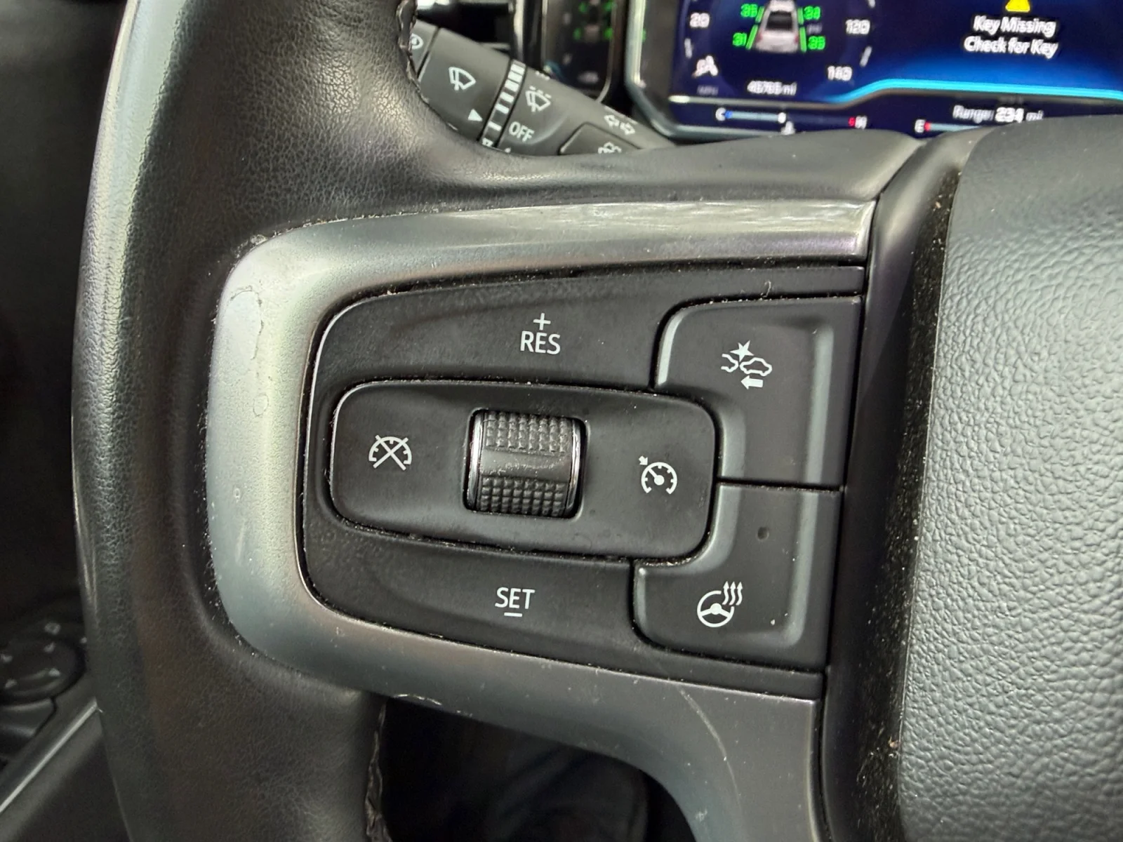 Used 2025 Summit White Chevrolet LT image 25