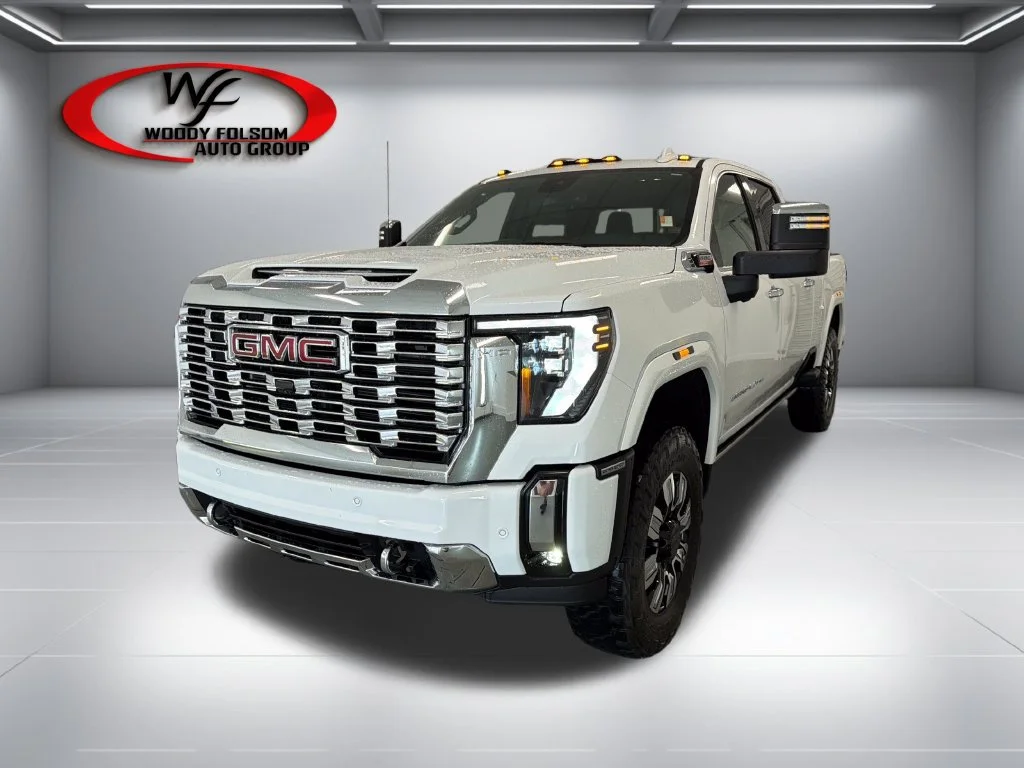 Used 2025 White GMC Denali image 3