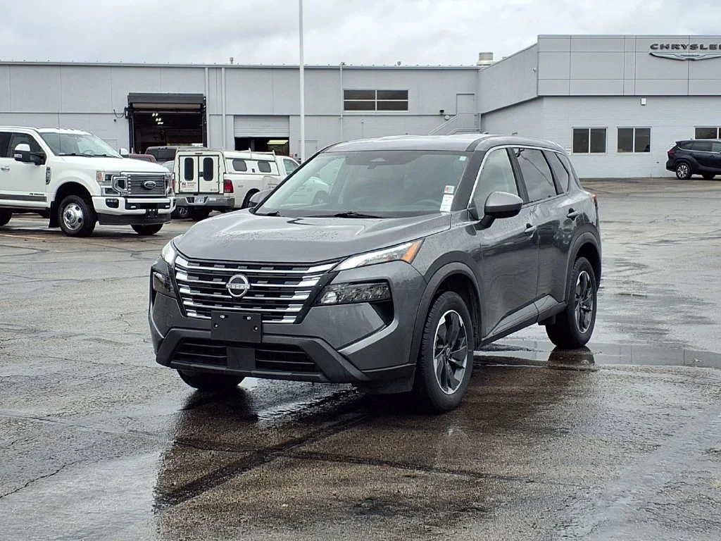 Used 2025 Nissan Rogue SV with VIN 5N1BT3BB8SC780813 for sale in Kansas City