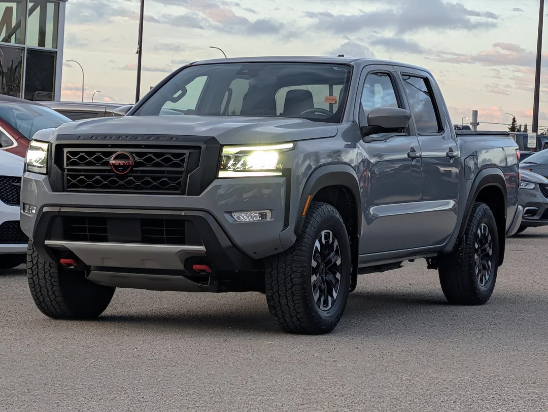 Used 2022  Nissan PRO-4X - - 4x4 - 3.8L V6 - Adaptive Cruise - Blind Spot - LED Headlamps - Sunroof & More image 4