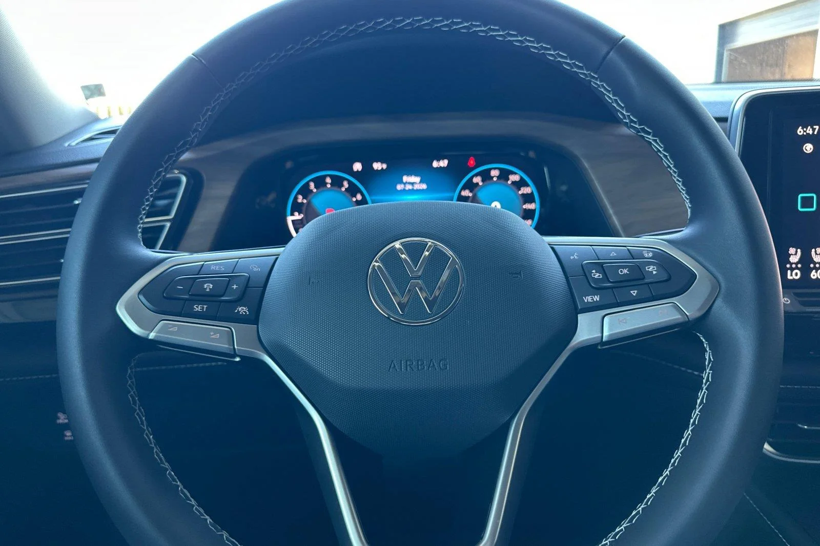 New 2026 Deep Black Pearl Volkswagen 2.0T SE image 24