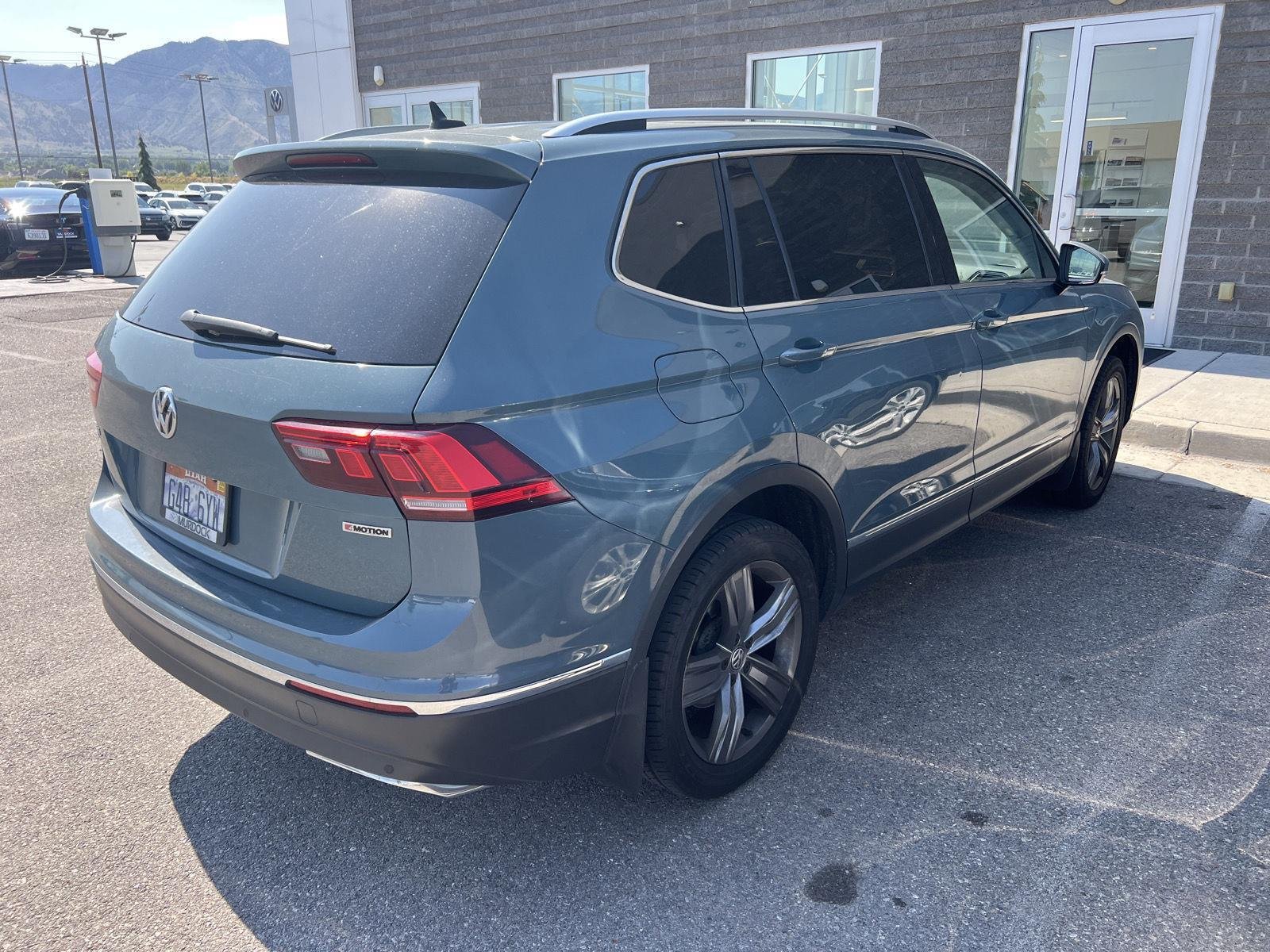 Used 2020 BLUE Volkswagen SE image 3