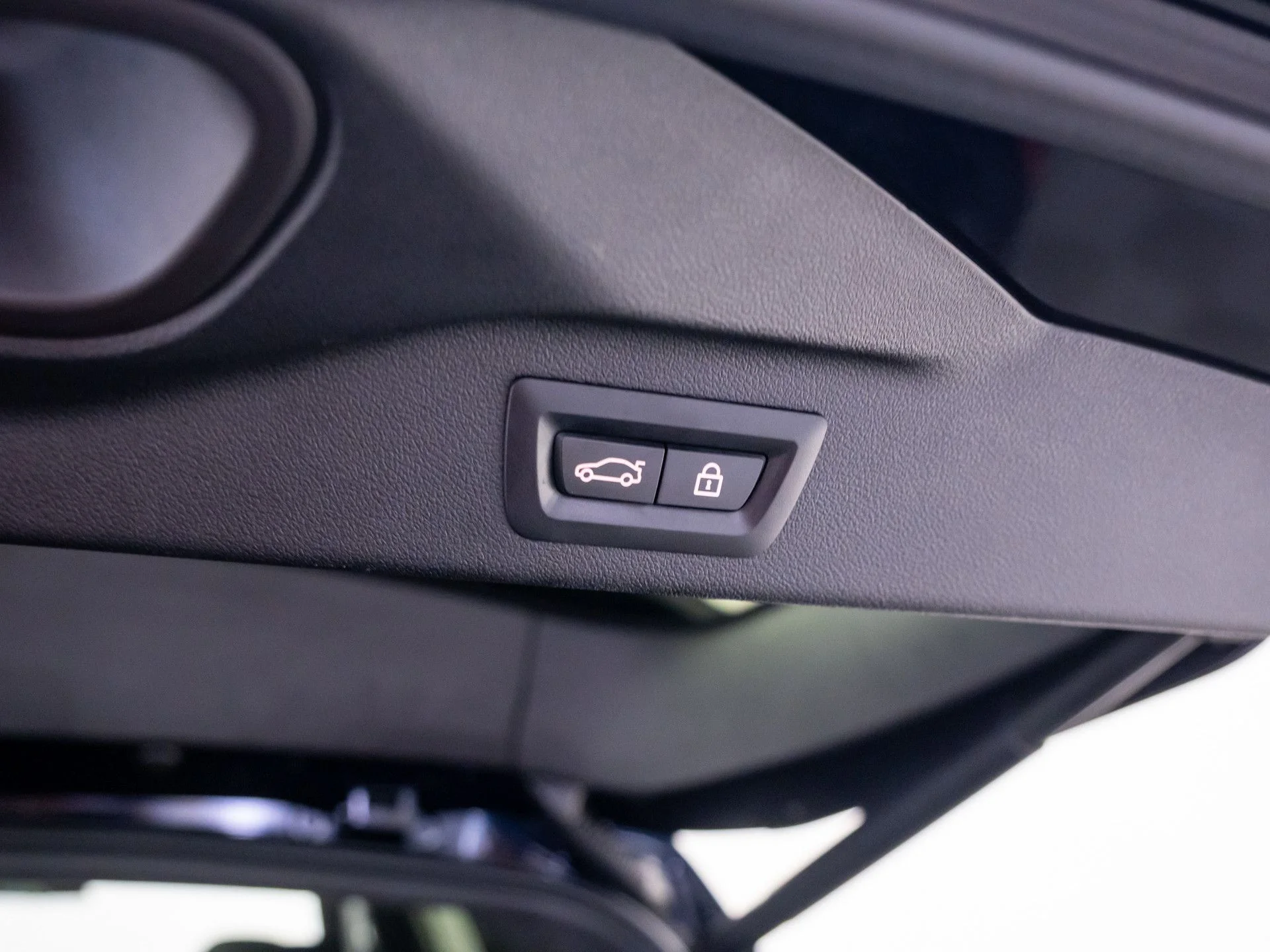 Used 2022 Black BMW M50i image 36
