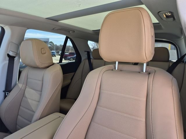 New 2026 MANUFAKTUR Moonlight White Metallic Mercedes-Benz GLE 350 image 28