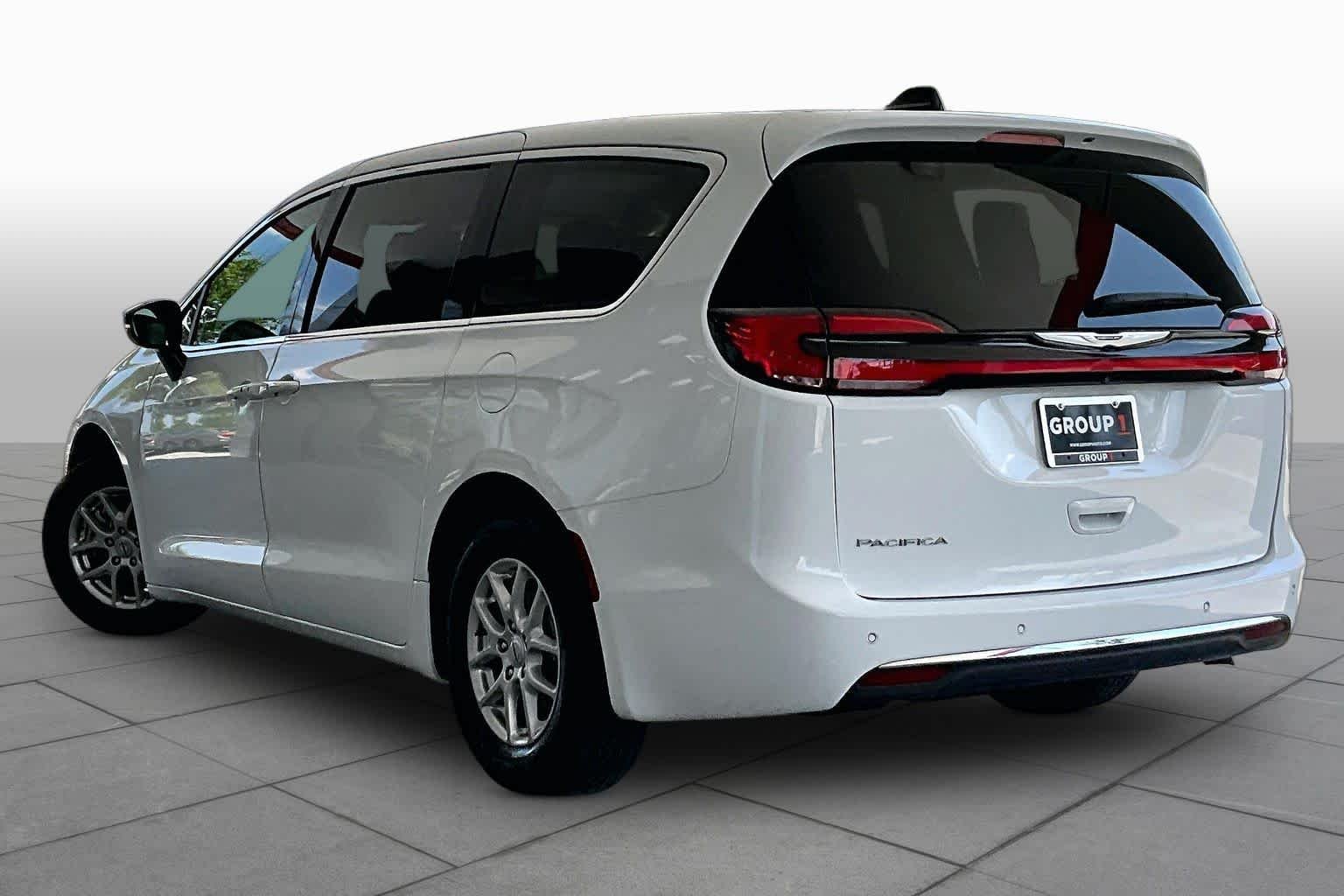 Used 2024 Bright White Clearcoat Chrysler Touring L image 12