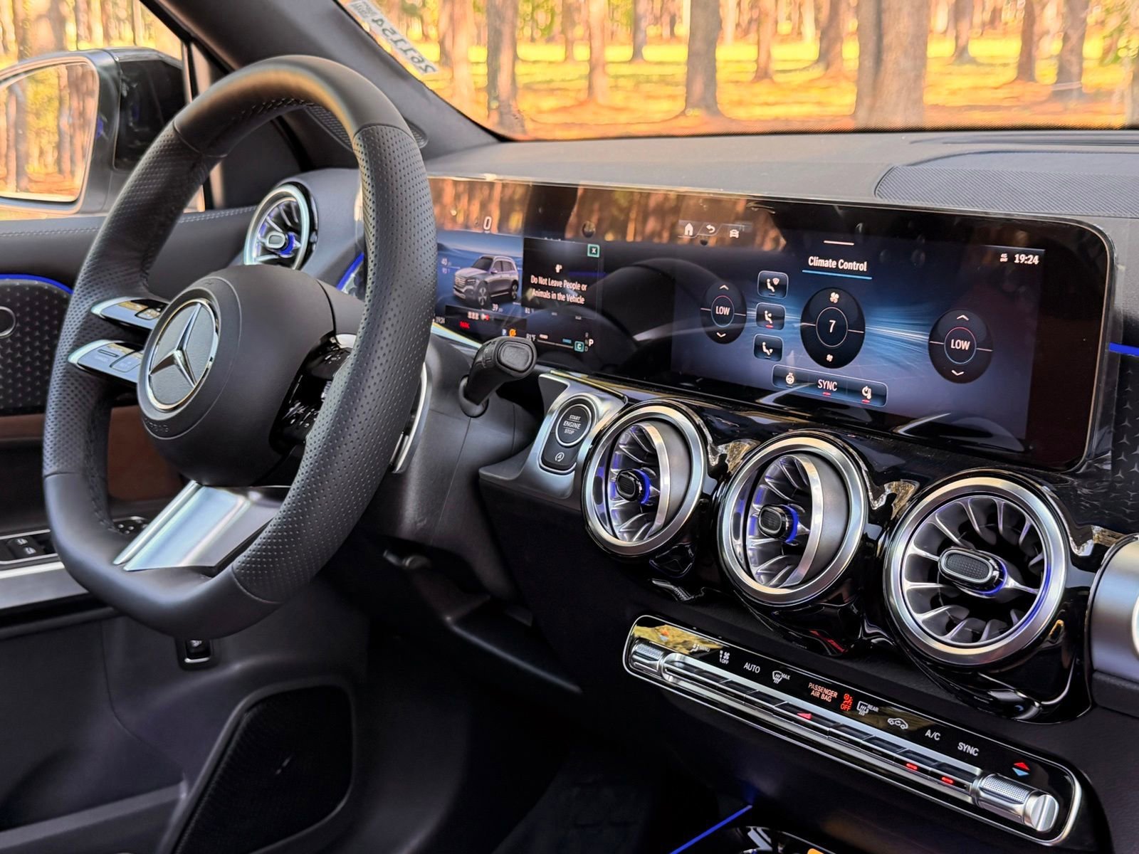 New 2026 Polar White Mercedes-Benz GLB 250 image 45