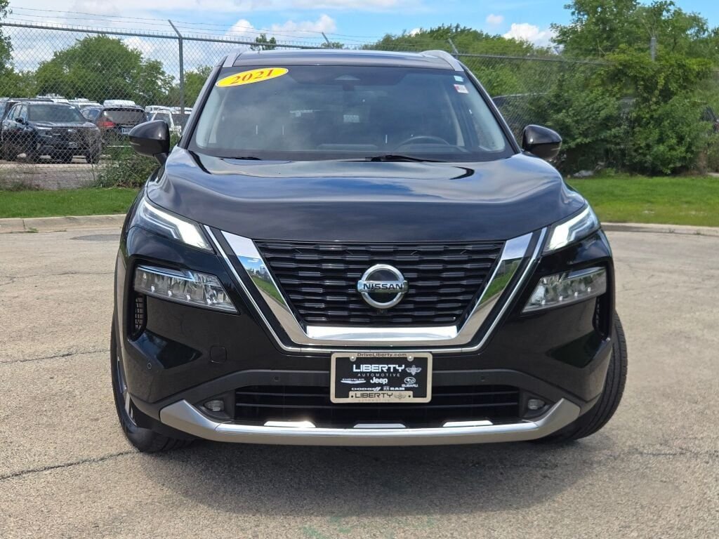 Used 2021  Nissan Platinum image 7