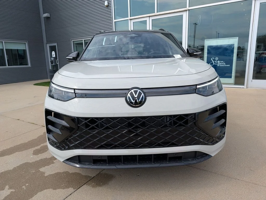 New 2026 Beige/tan Volkswagen 2.0T SE R-Line Black image 9