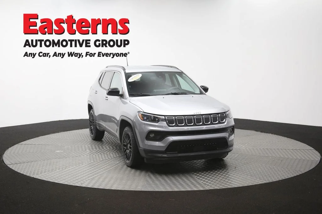 Used 2022 Silver Jeep Latitude image 49