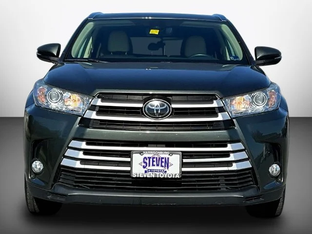 Used 2018 Green Toyota XLE image 2