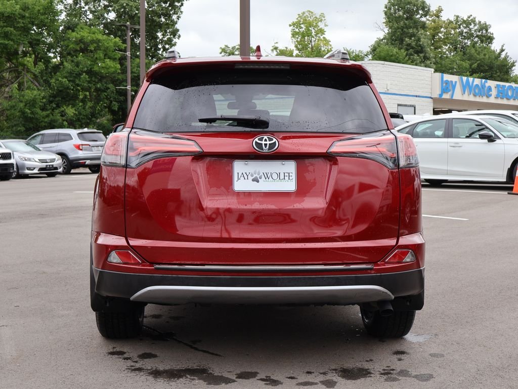 Used 2018 Red Toyota XLE image 6
