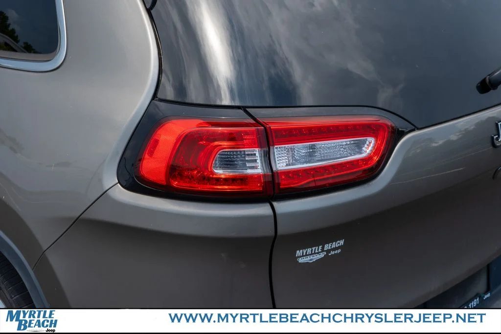 Used 2017 Light Brownstone Pearlcoat Jeep Limited image 11