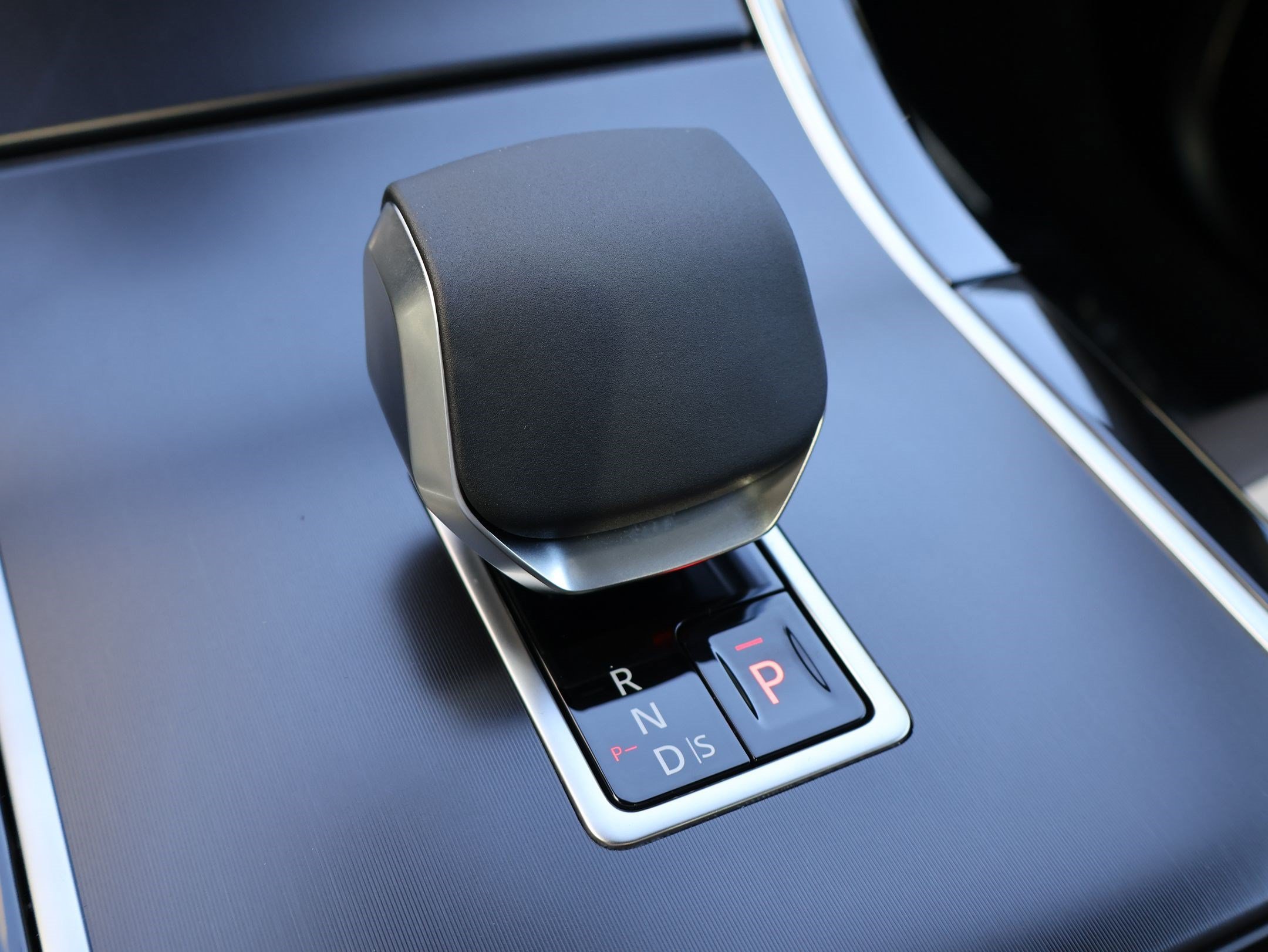 New 2026 Fuji White LAND ROVER Hoxton Edition image 18