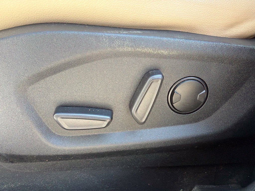 Used 2020 White Ford SEL image 6