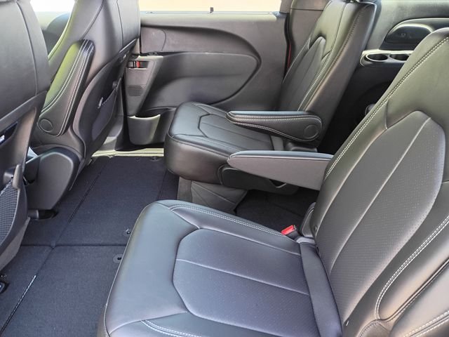 New 2027 Red Hot Pearl-Coat Exterior Paint Chrysler Select image 19