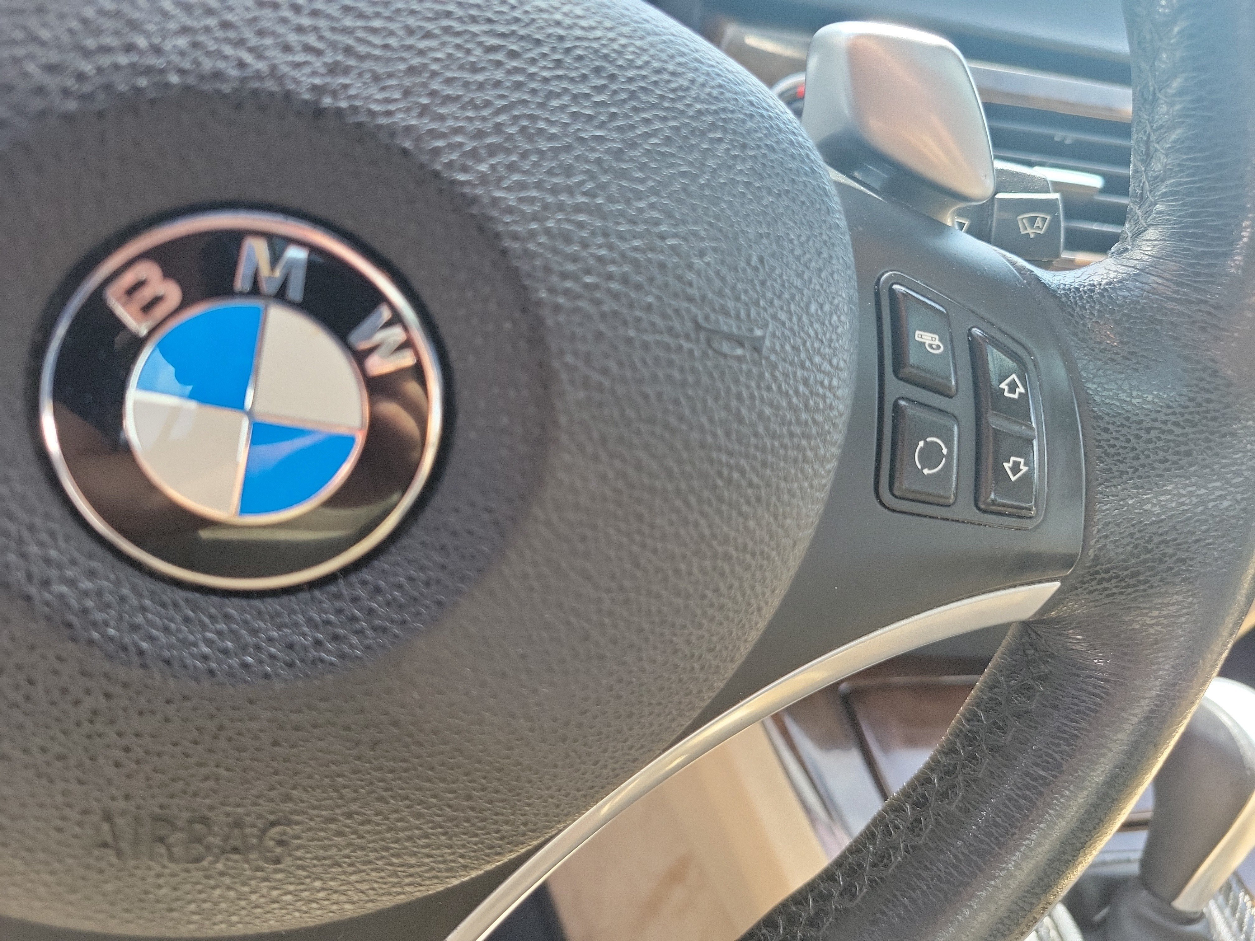 Used 2009 Alpine White BMW 335i image 25