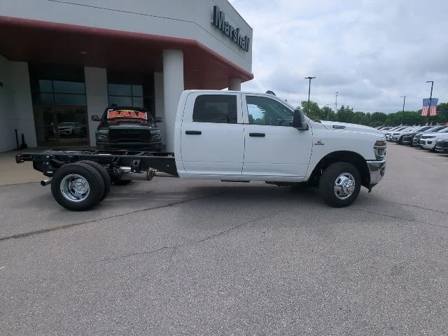 New 2026 Bright White Clearcoat RAM Tradesman image 31