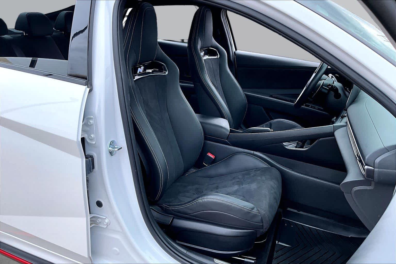 Used 2025 Atlas White Hyundai  image 8