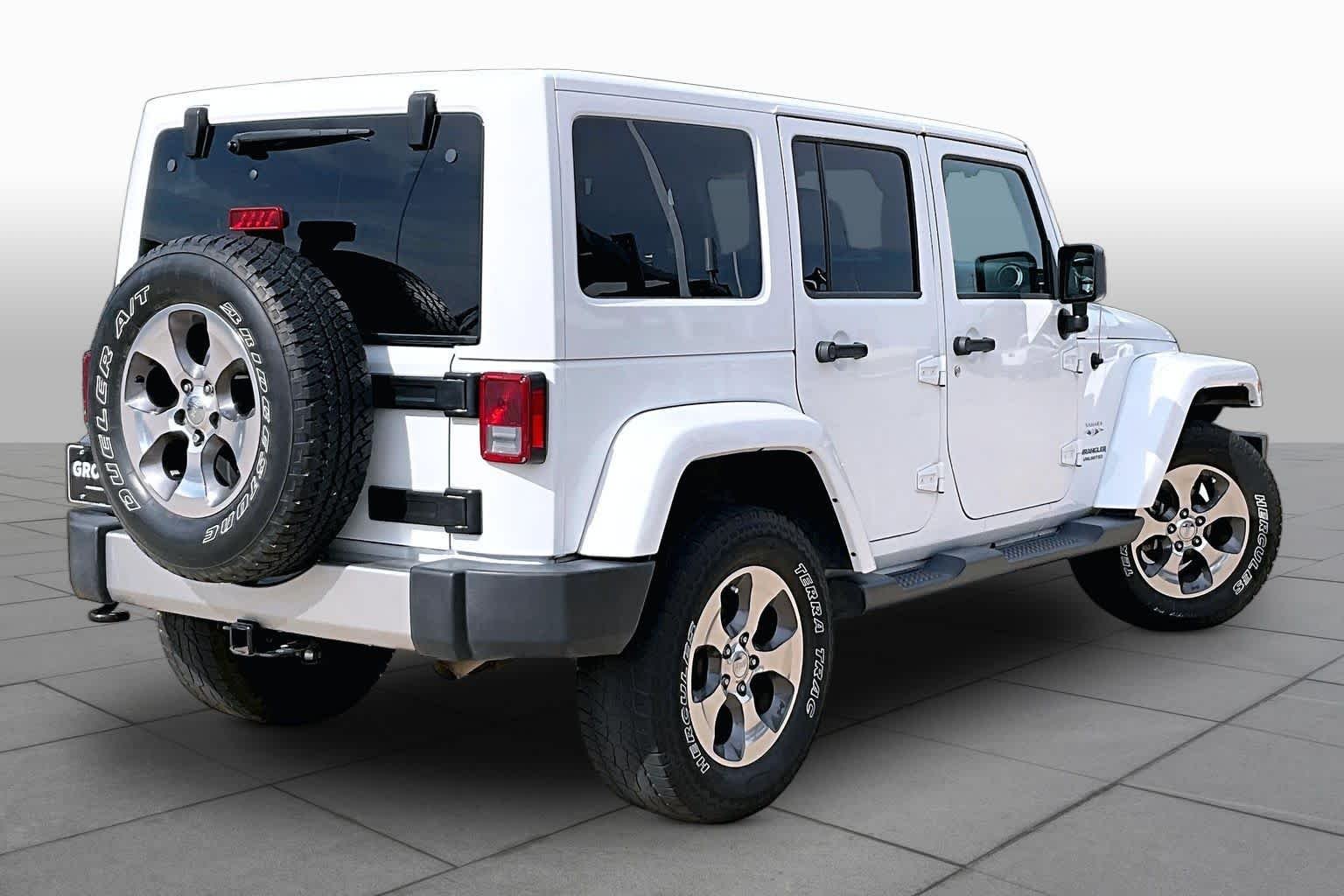 Used 2017 Bright White Clearcoat Jeep Sahara image 13