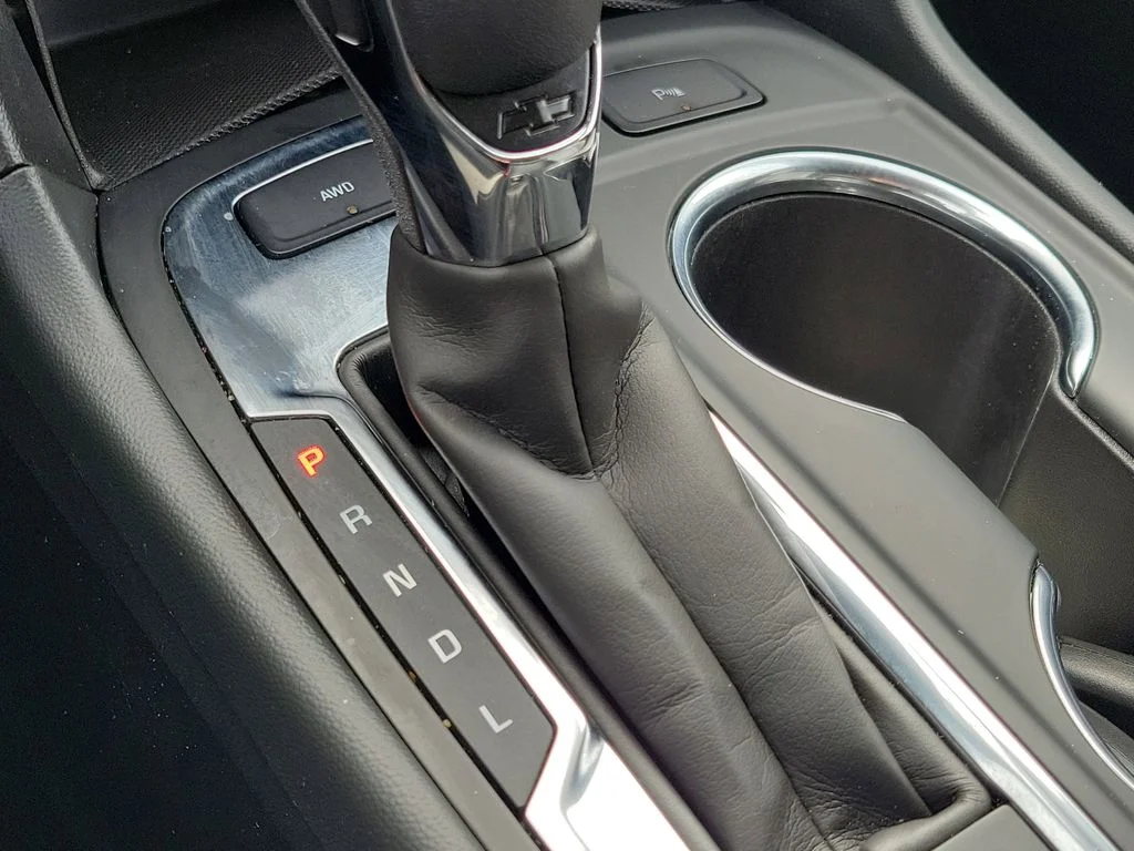 Used 2022 White Chevrolet LT image 29