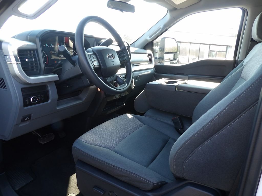 Used 2024 Oxford White Ford XLT image 12