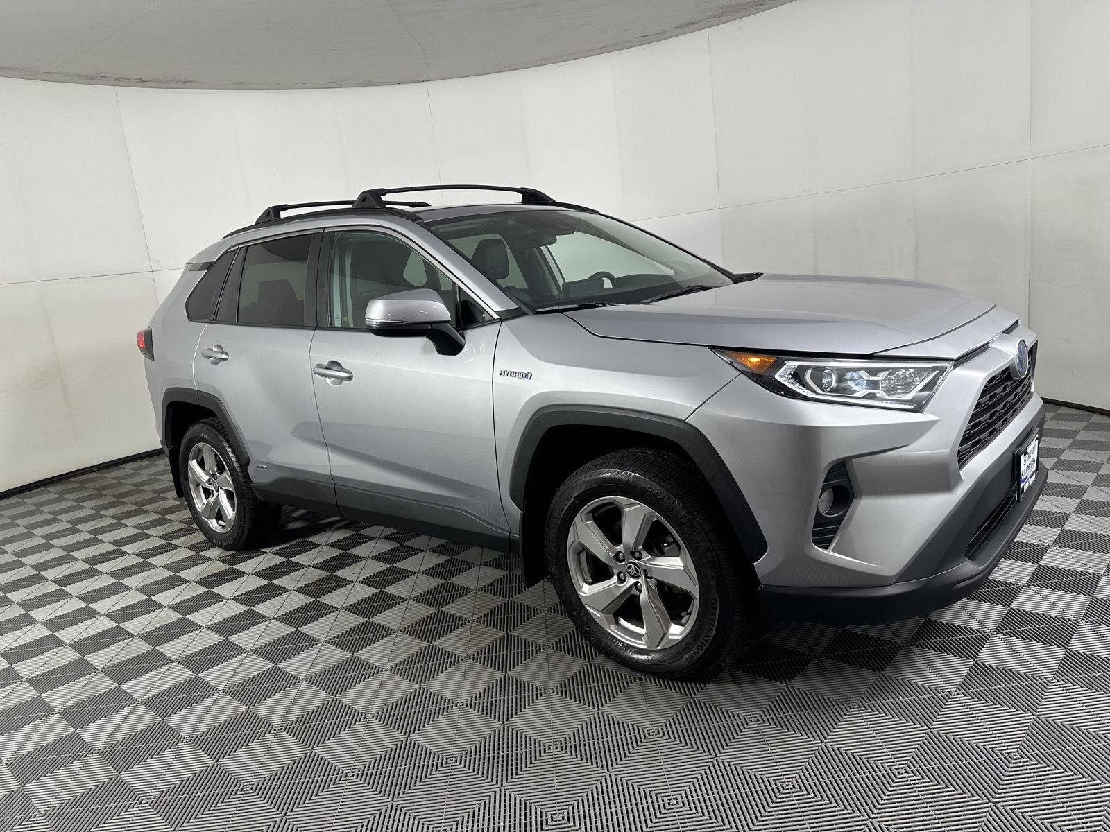 Used 2021 Silver Sky Metallic Toyota XLE Premium image 11