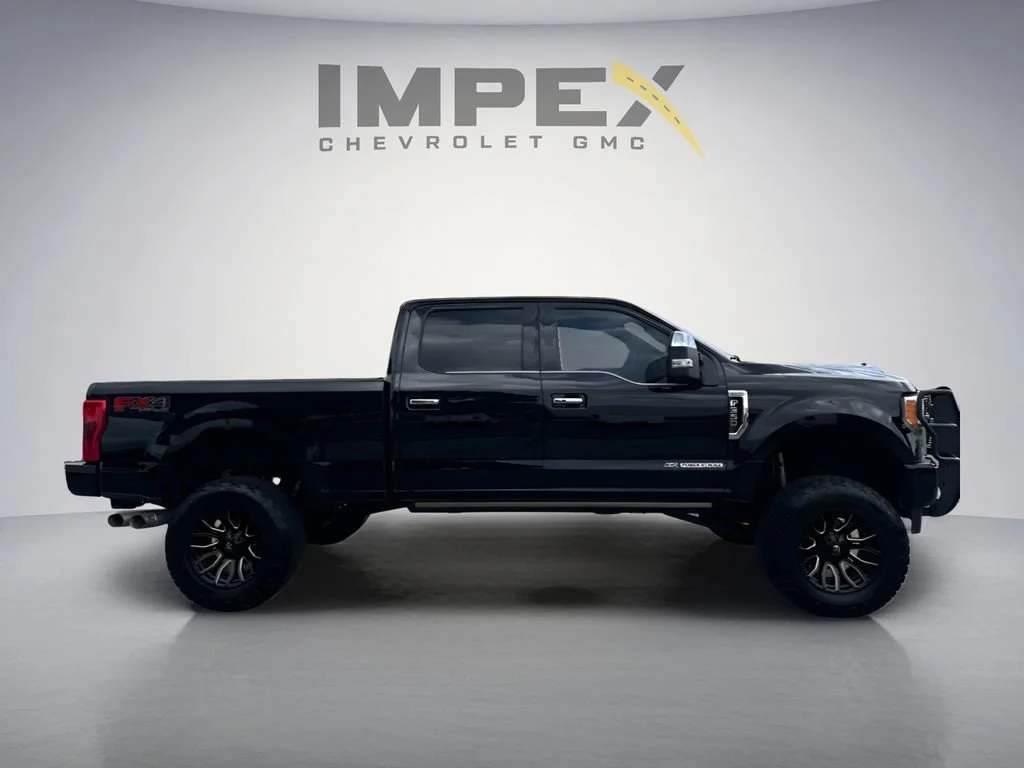 Used 2018  Ford XL image 6