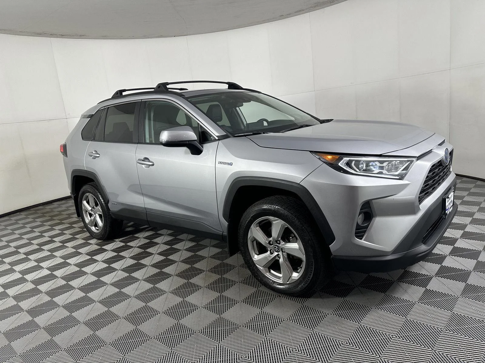 Used 2021 Silver Sky Metallic Toyota XLE Premium image 11