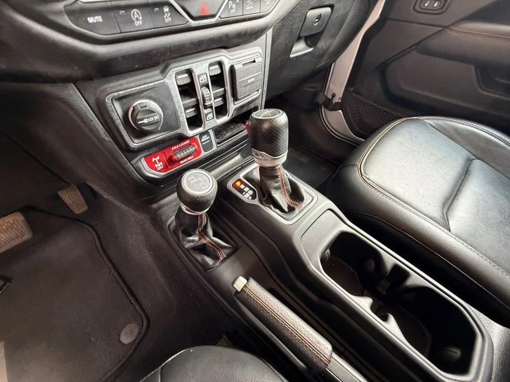 Used 2023 Silver Jeep Mojave image 22