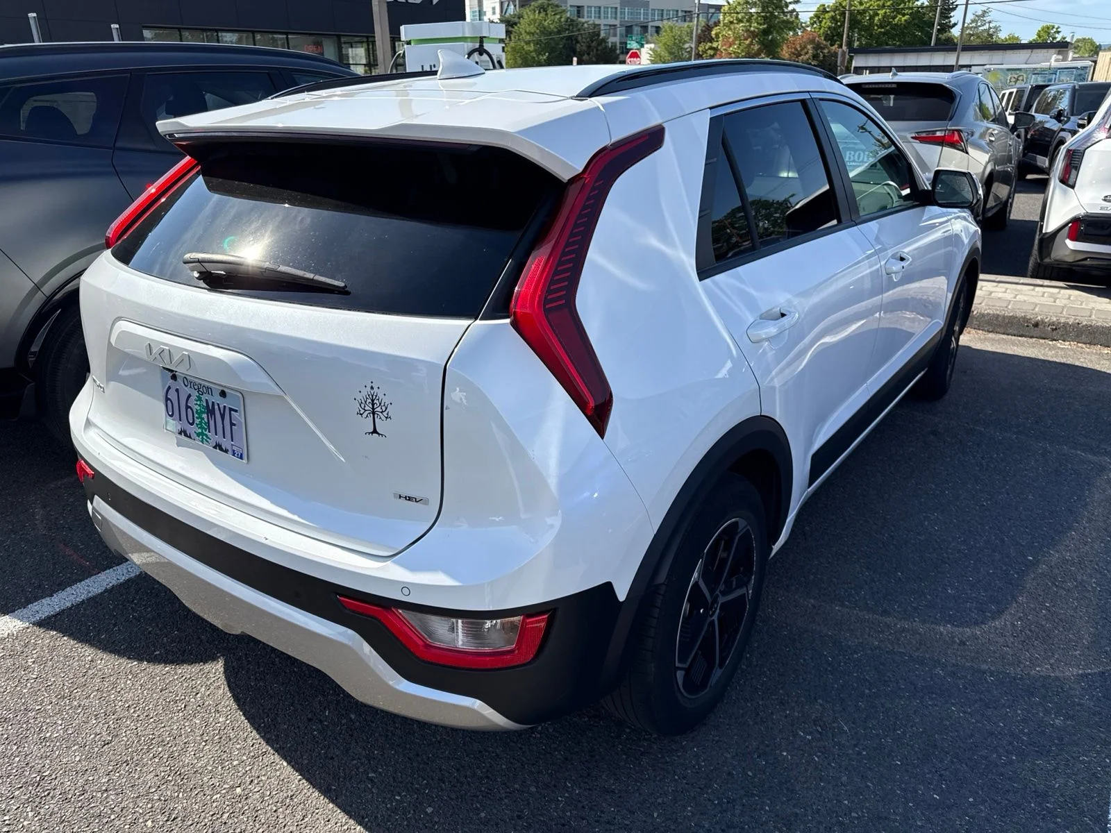 Used 2023 Snow White Pearl Kia EX image 5