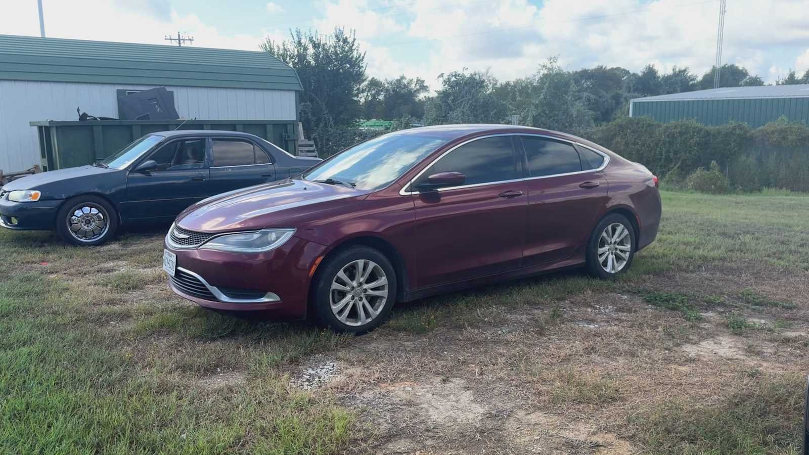Used 2015 Velvet Red Pearlcoat Chrysler Limited image 3