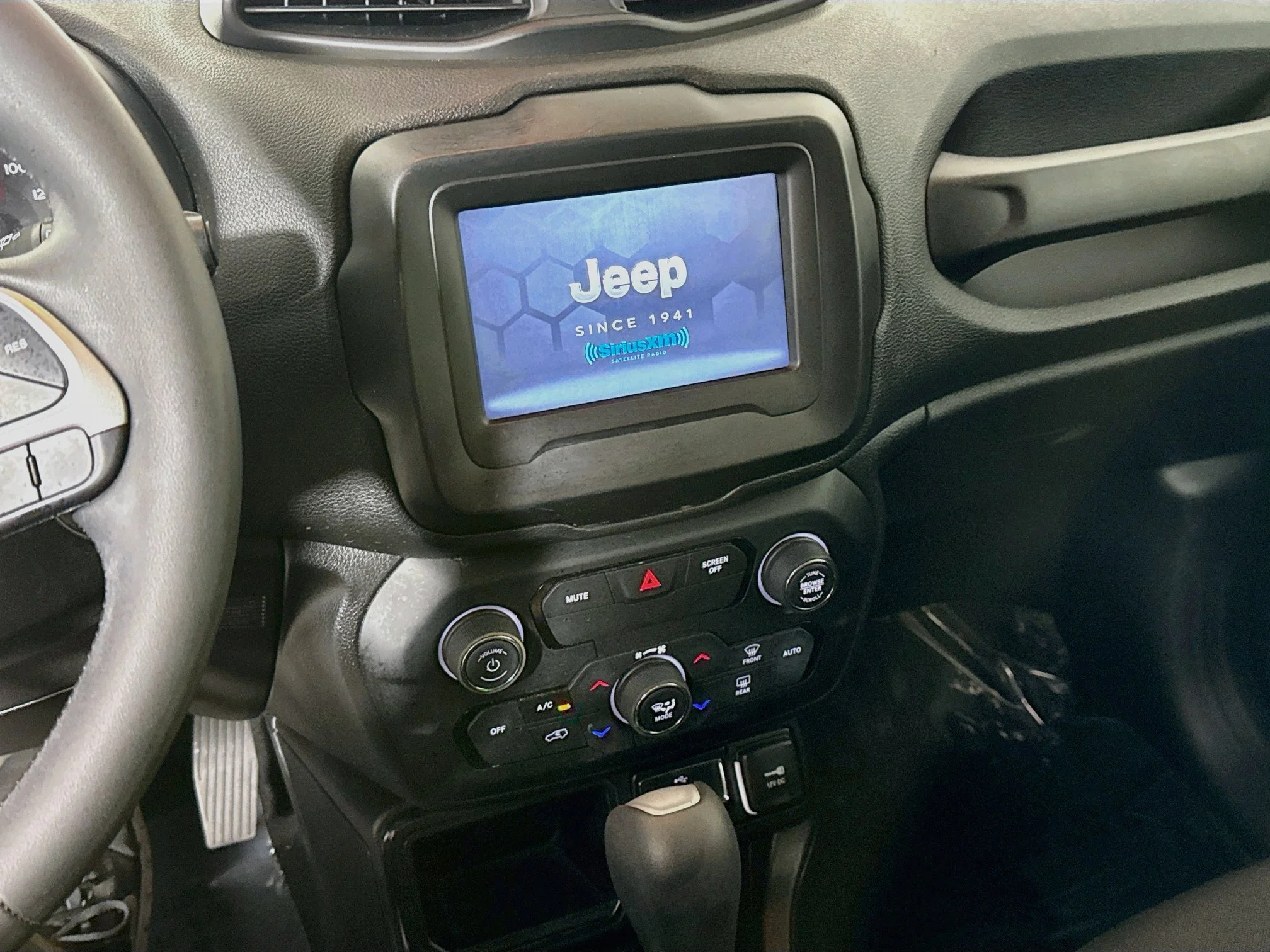 Used 2018 Black Jeep Latitude image 14