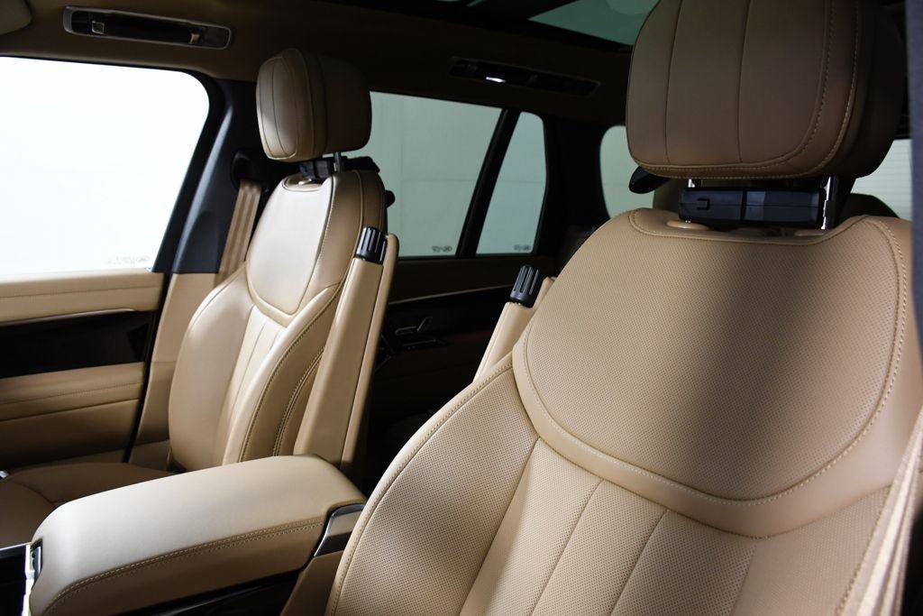 New 2026 Fuji White Land Rover SE image 16