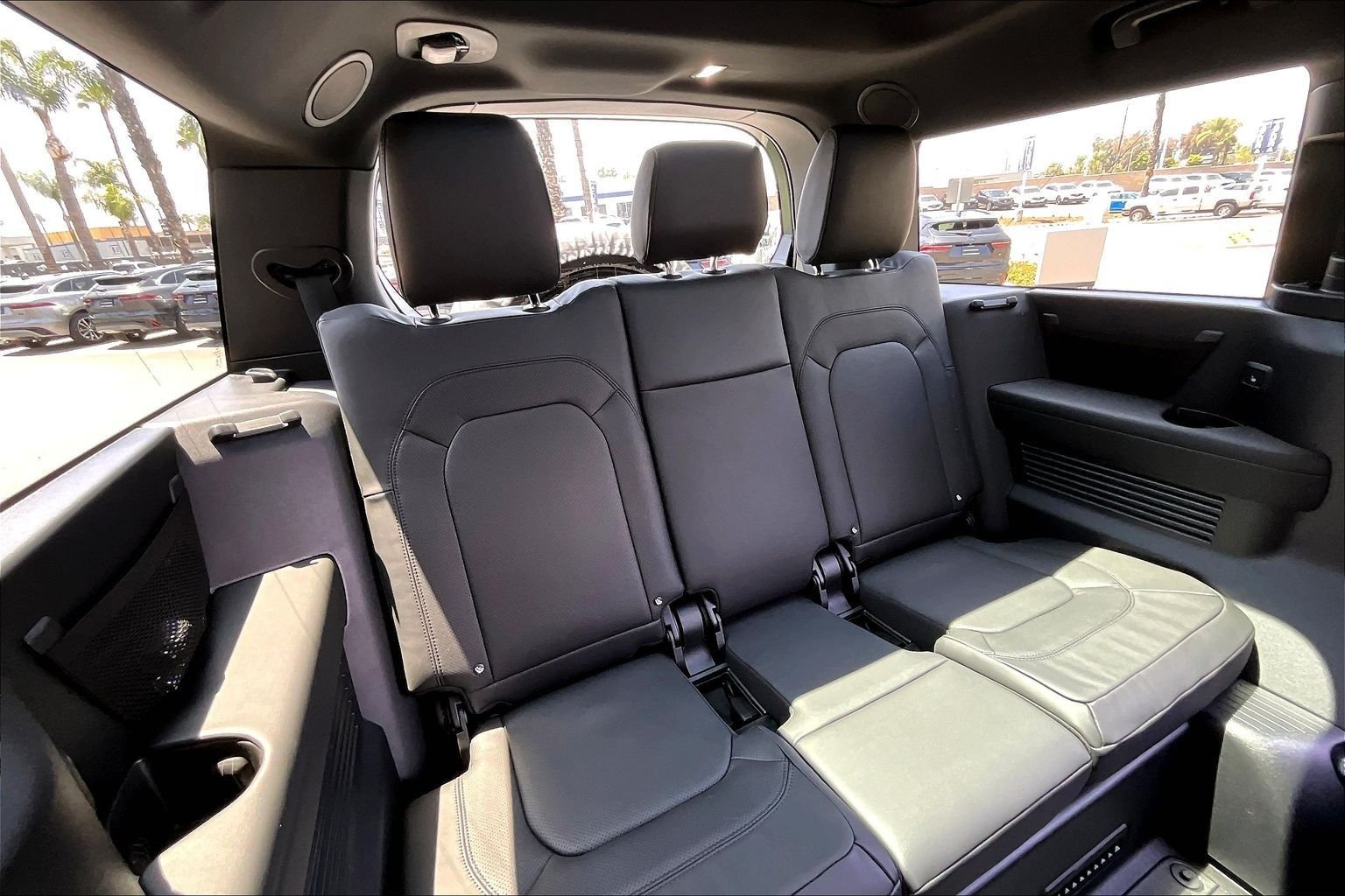 New 2026 Woolstone Green Land Rover X-Dynamic SE image 11