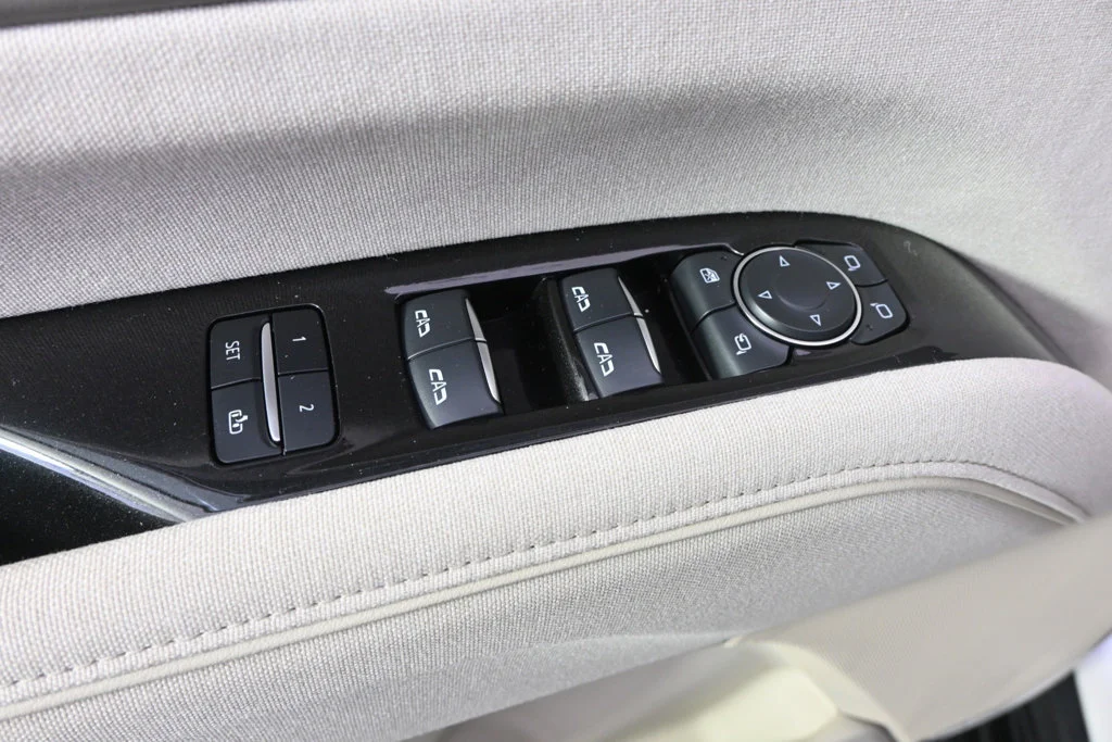 Used 2024 Crystal White Tricoat Cadillac Premium Luxury Platinum image 23