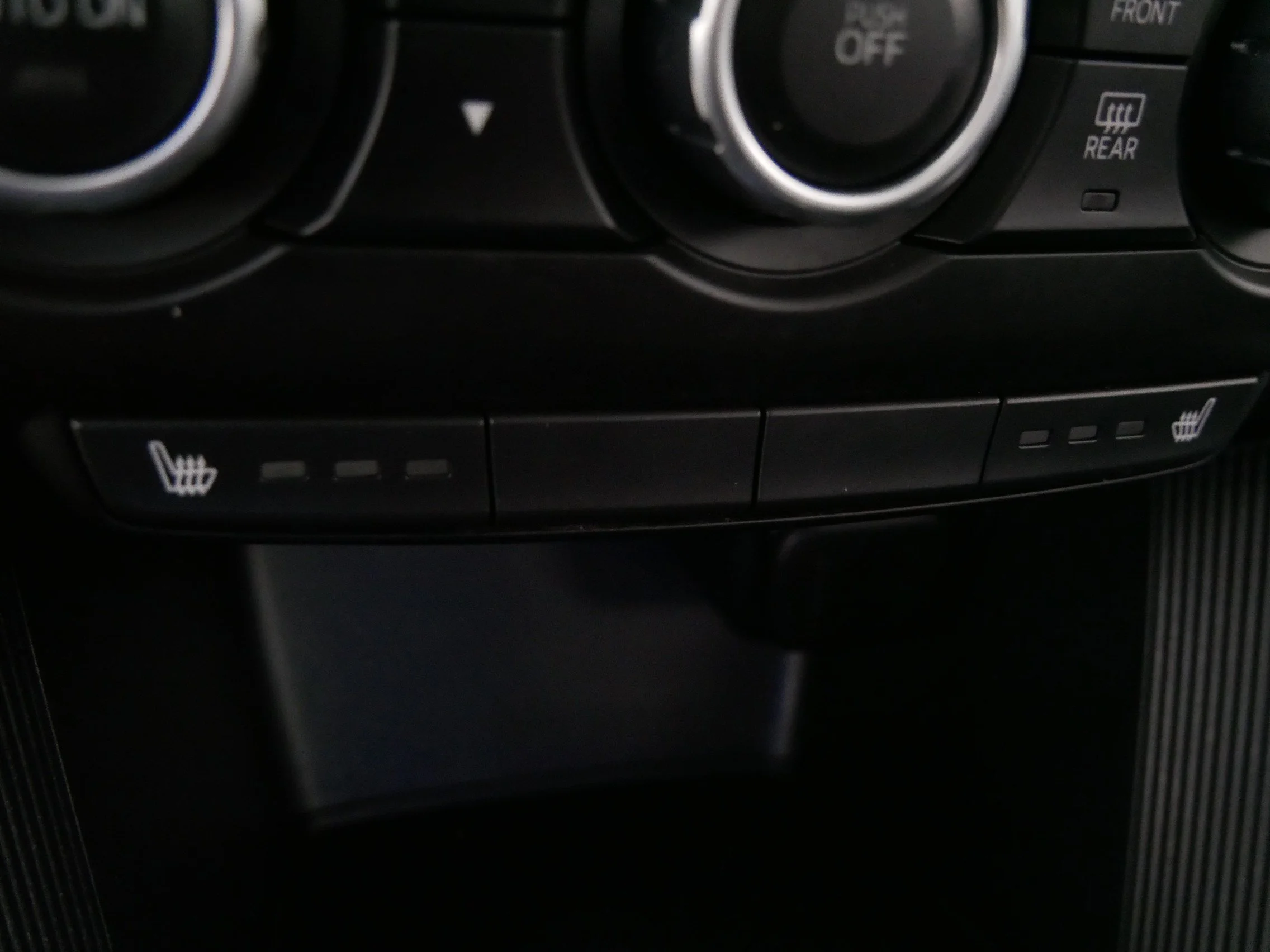 Used 2013 Liquid Silver Metallic Mazda Grand Touring image 30
