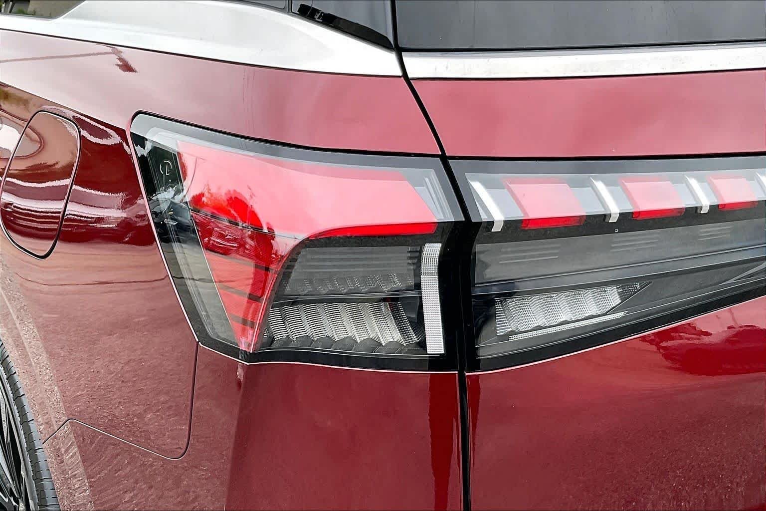Certified Used 2025 Coulis Red INFINITI LUXE image 24