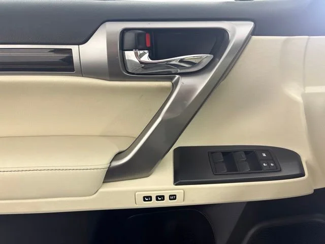 Used 2023 White Lexus GX 460 Premium image 18